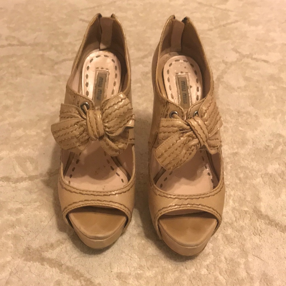 Used Miu Miu nude bow heels